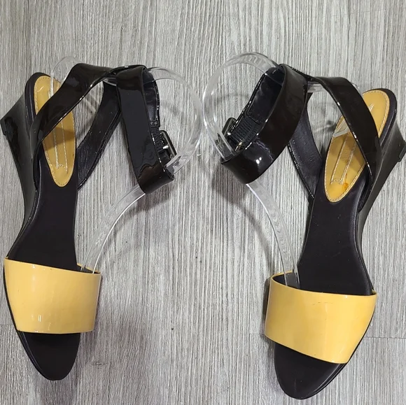 Banana Republic Shoes - Picture 2 of 9